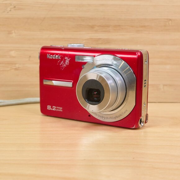 Kodak Easyshare M863 8.2 MP Digital Camera, with 3xOptical Zoom (Red) - Picture 2 of 8